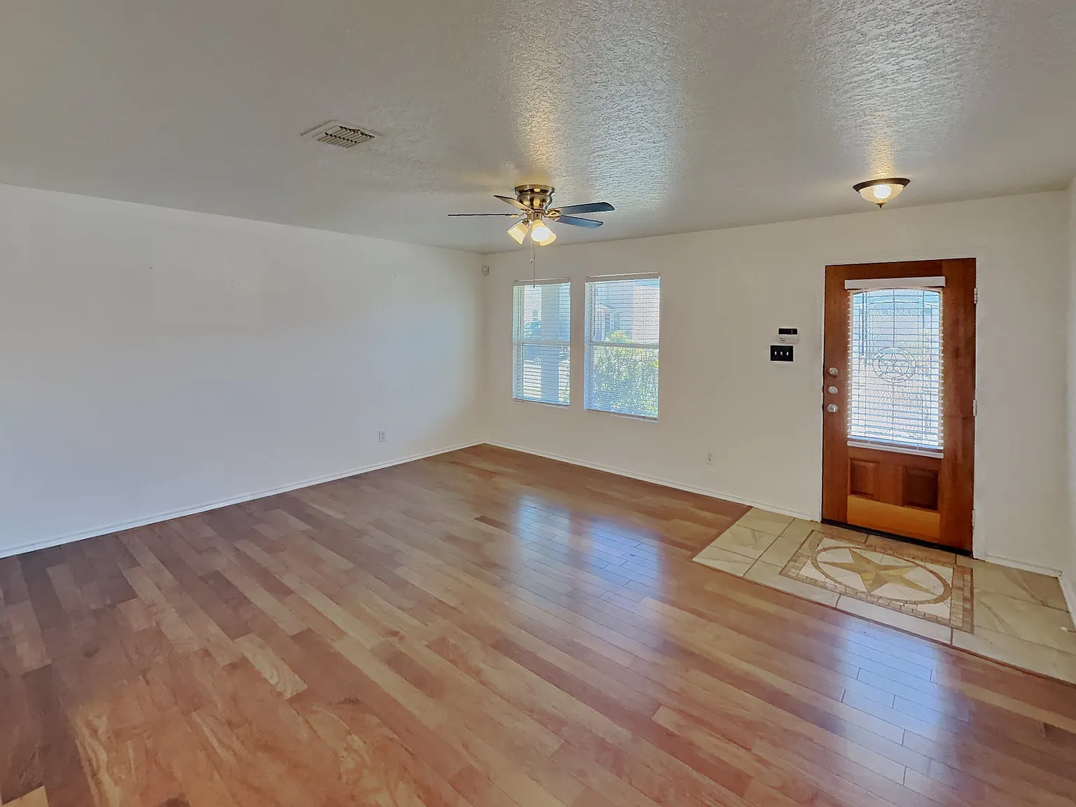 3 bed, 2.5 bath, 1547 sqft, $1,389 — Photo 2