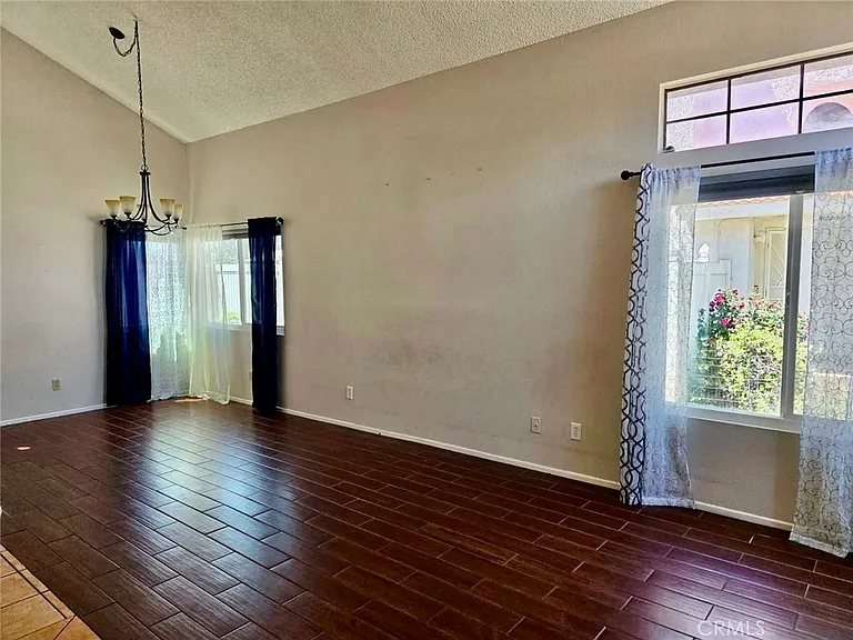 10696 Opal Ave — Photo 2