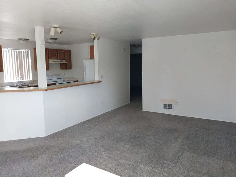 Grade Road Apartments — Photo 3