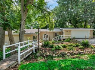 213 Lakewood Dr, Oakwood Hills, IL 60013