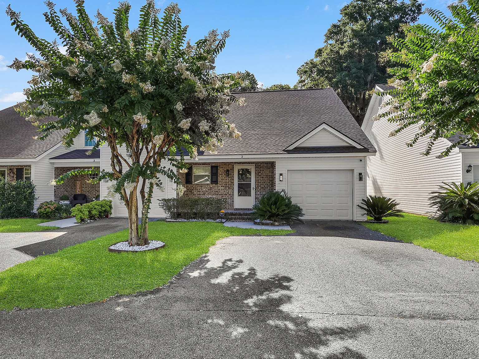 3 bed, 2.5 bath, 1412 sqft, $1,995 — Photo 2