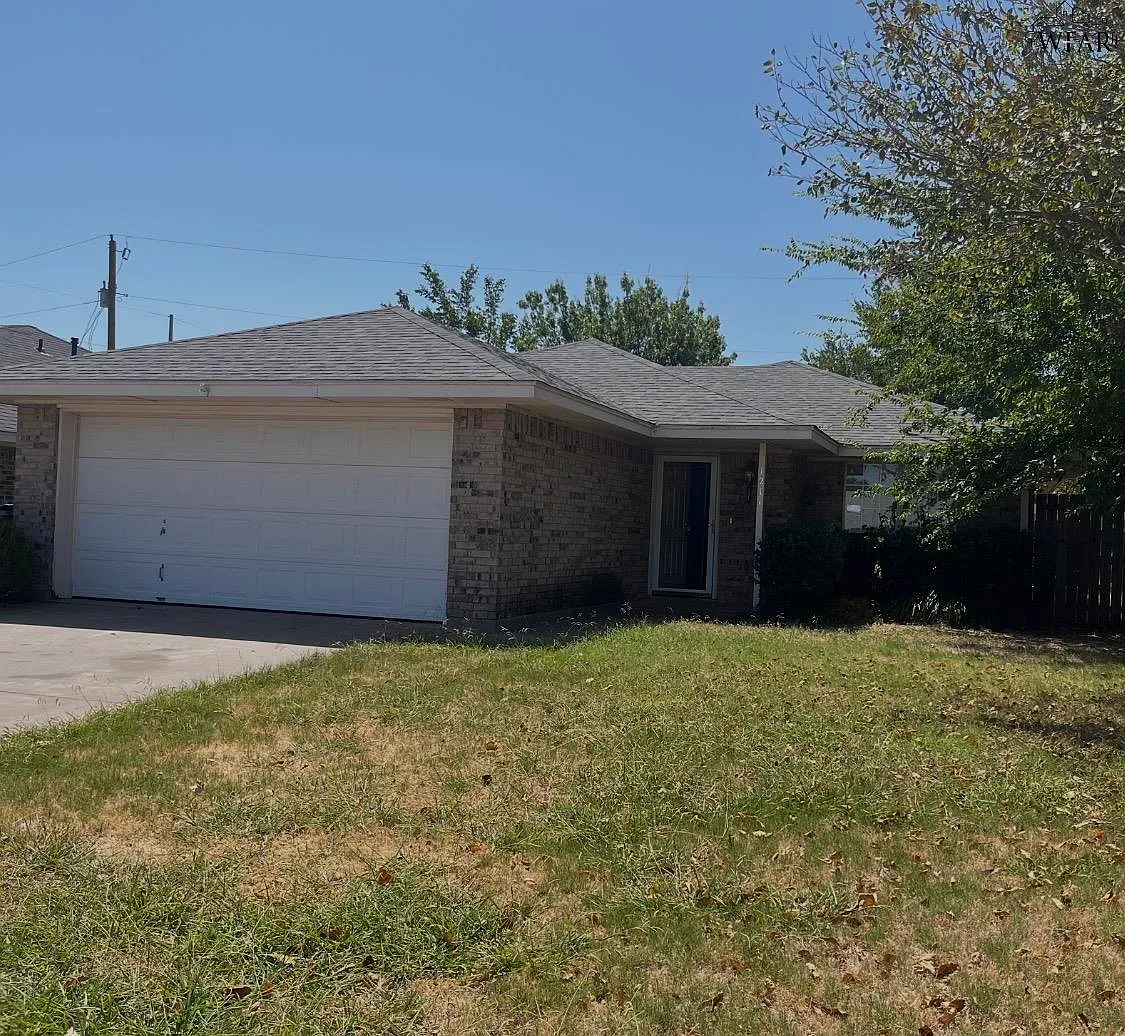 3 bed, 2.0 bath, 1192 sqft, $1,450 — Photo 1