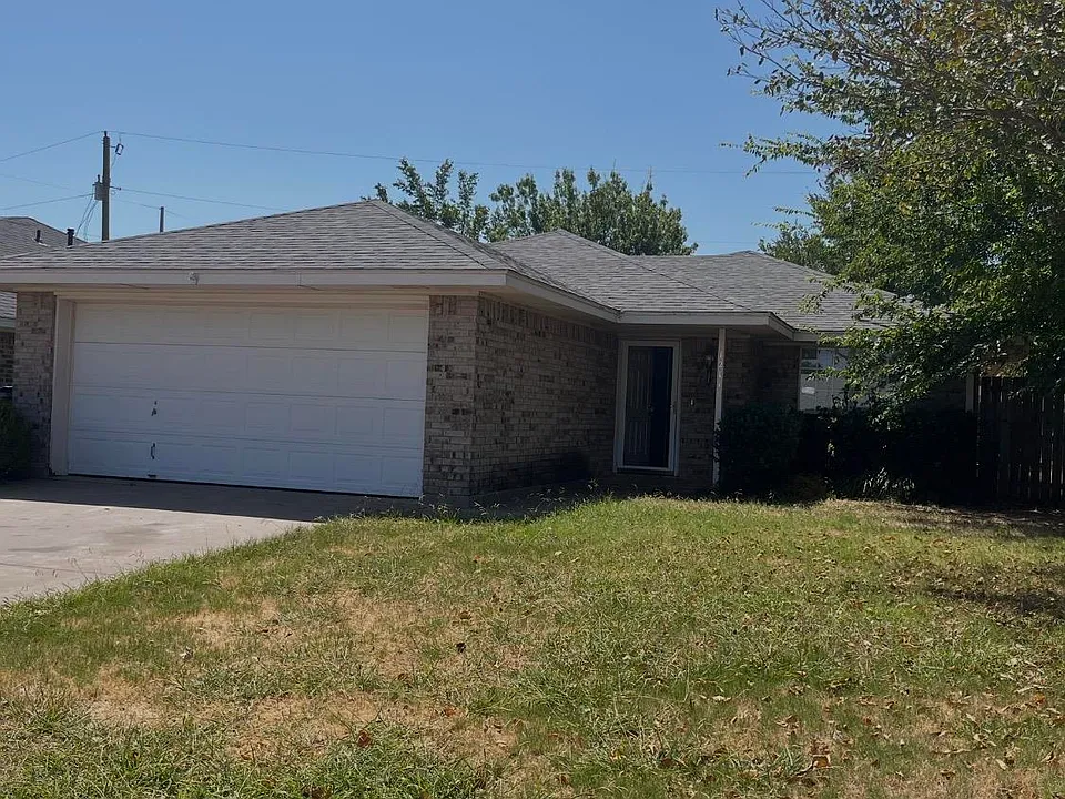 1211 Oakhurst Dr