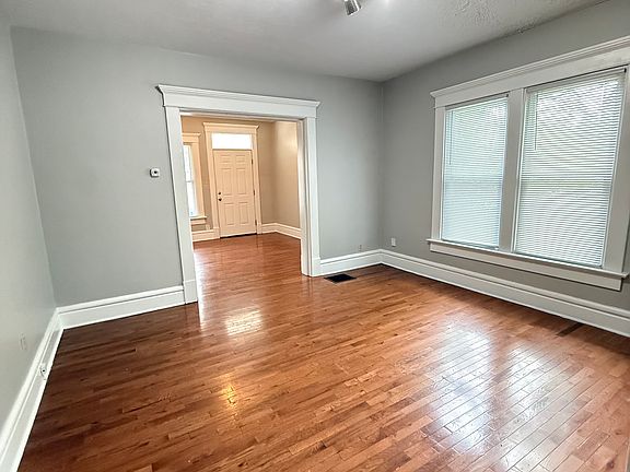 4th image of 327 Clinton St #327