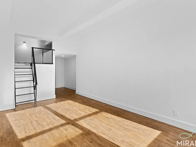 43 W 16th St #8B — Photo 2