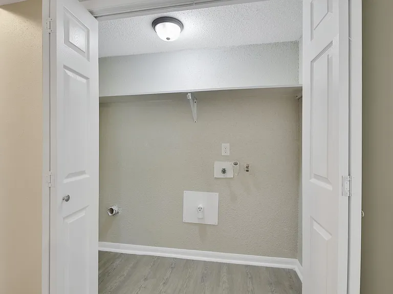 Baker Oaks Apartments — Photo 16