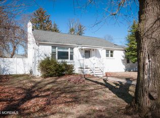 295 Roosevelt Ave, Oakhurst, NJ