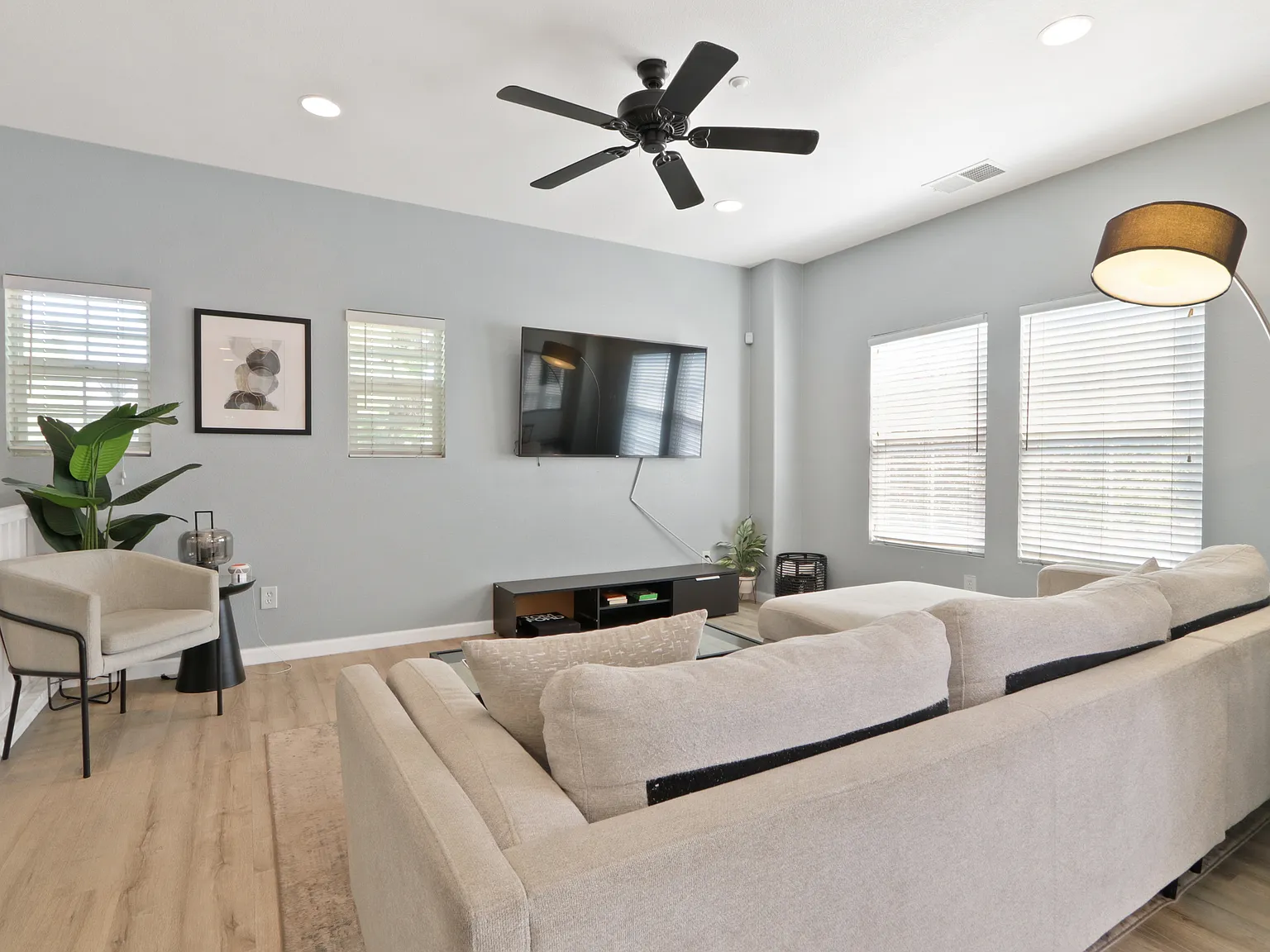 2 bed, 1092 sqft, $2,850 — Photo 4