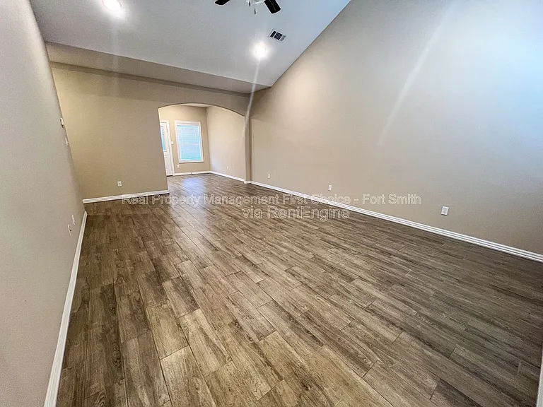 6715 Maribette Rd — Photo 2