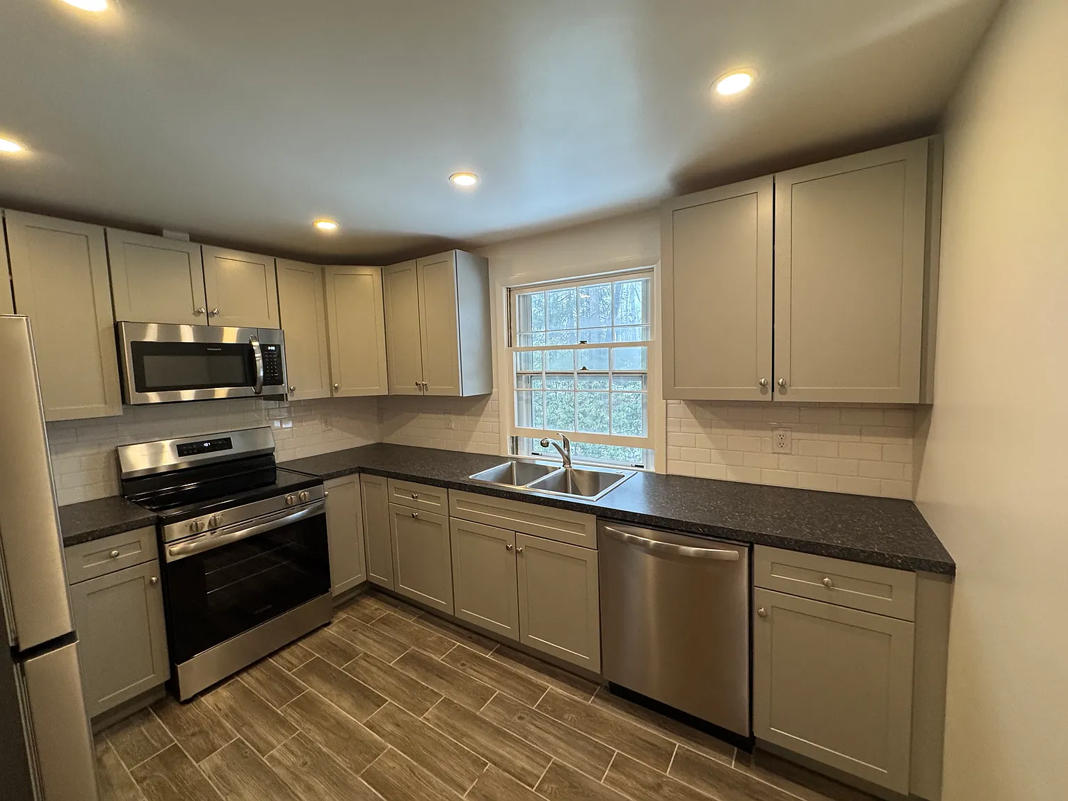 1 bed, 750 sqft, $1,800 — Photo 2
