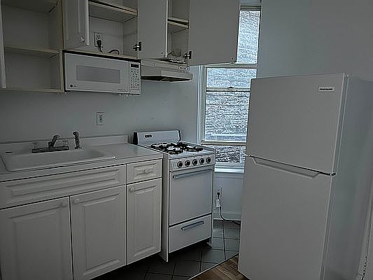 3rd image of 440 E 77th St APT 4D