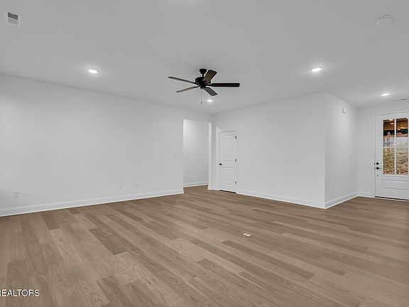 4th image of 8535 Troutman Ln