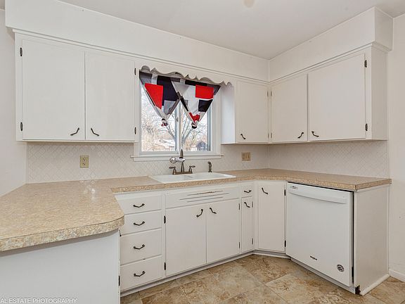 4th image of 161 Eloise Dr