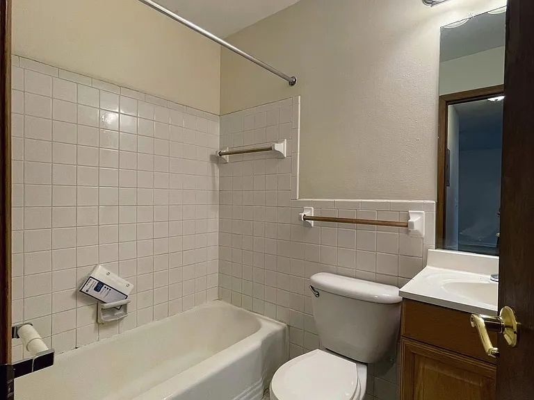 425 University Ave SE #205 — Photo 11