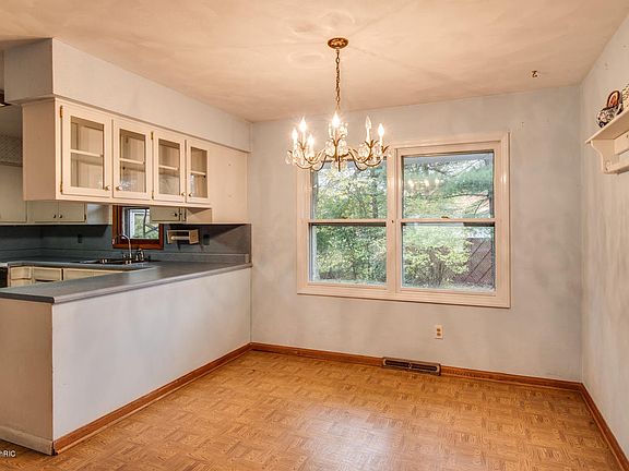 4th image of 248 Arcadia Blvd