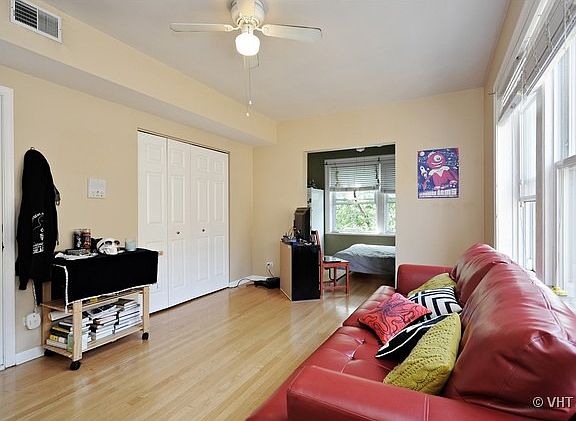 3rd image of 4240 N Clarendon Ave APT 415S