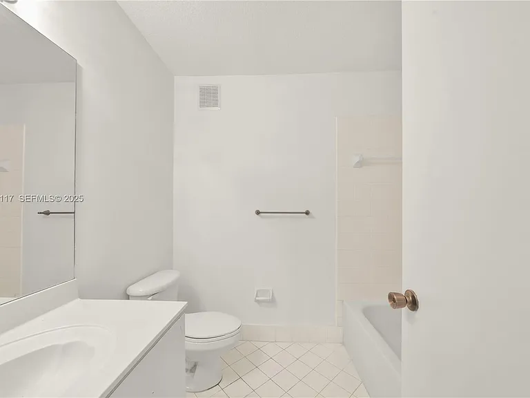 3385 NE 10th St #201 — Photo 9