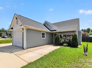 6033 Mary Blair Ln, Charlotte, NC 28214