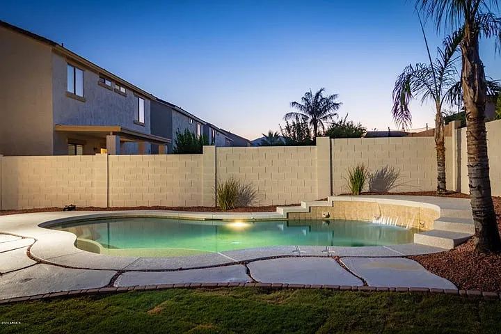 18606 W Sunnyslope Ln — Photo 45
