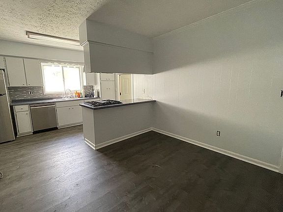 3rd image of 2122 Sheffield Dr