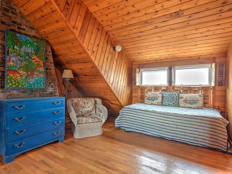 21 E Beach Dr — Photo 12