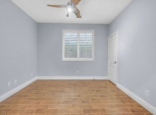 528 Silver Grove St, Las Vegas, NV 89144
