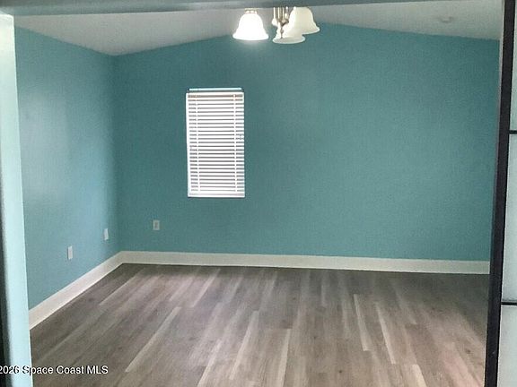 4th image of 180 Richards Rd