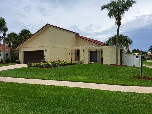 Corner lot on cul de sac