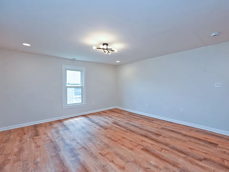 8320 Monroe Ave — Photo 15