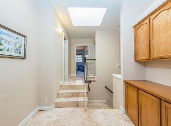 4th image of 3045 E Hillcrest Dr