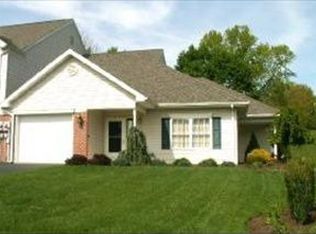 204 Pine Crest Village Dr, Pine Grove, PA 17963