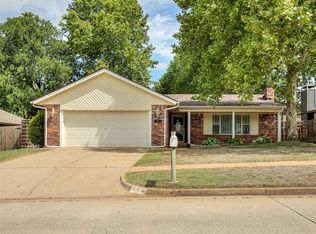 1513 E Main St, Moore, OK 73160