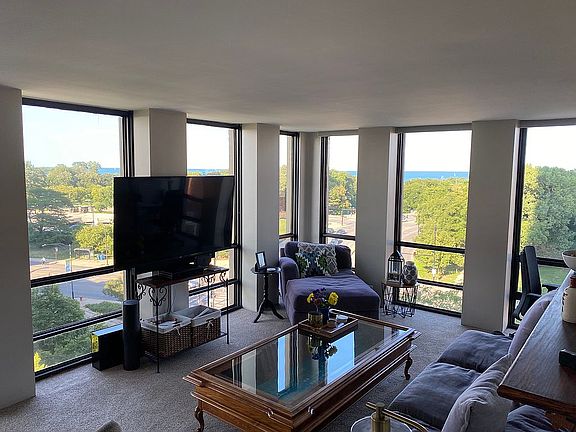 Living Room (2 of 2)