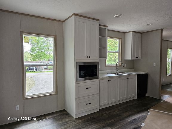 5th image of 1537 Lakeshore Dr