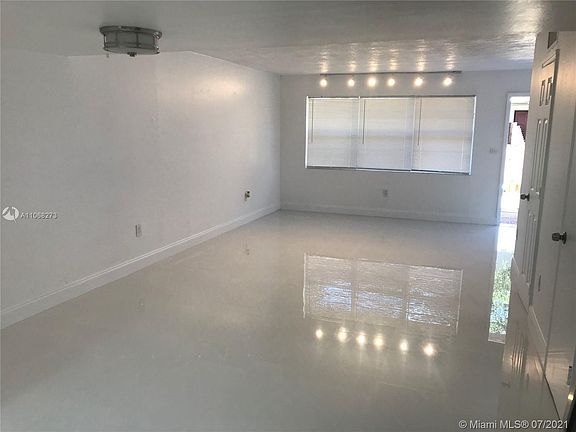4th image of 1560 NE 151st St #103