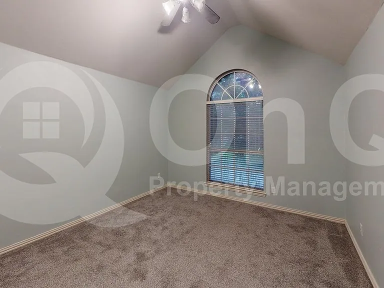 923 Granview Dr — Photo 17