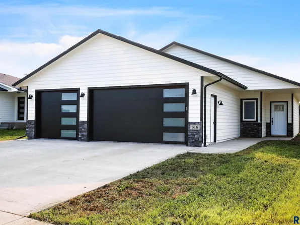 616 N Juniper St, Lennox, SD 57039