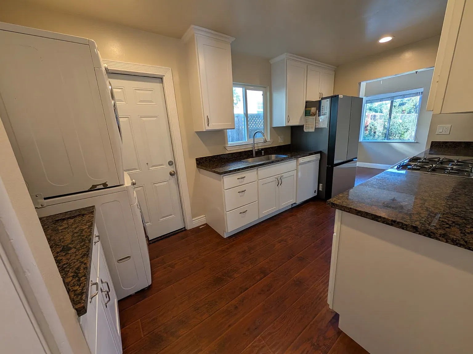3 bed, 1350 sqft, $3,500 — Photo 1