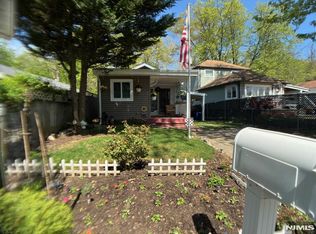 46 Park Dr, Oakland, NJ 07436