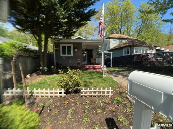 46 Park Dr, Oakland, NJ 07436