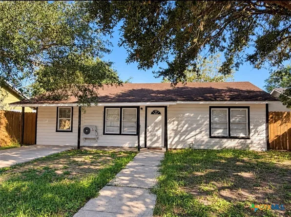 205 E Johnson St, Cuero, TX 77954