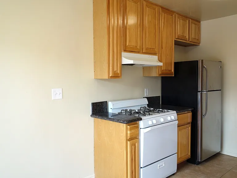 4641 La Mirada Ave #11 — Photo 9