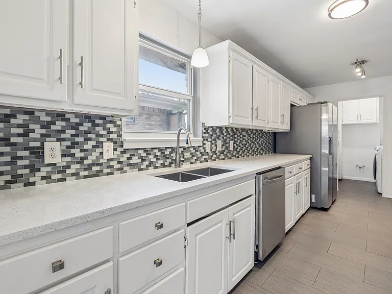 5929 Canterview Dr — Photo 11