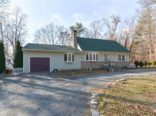 3 Cooke Dr, Scituate, RI 02857
