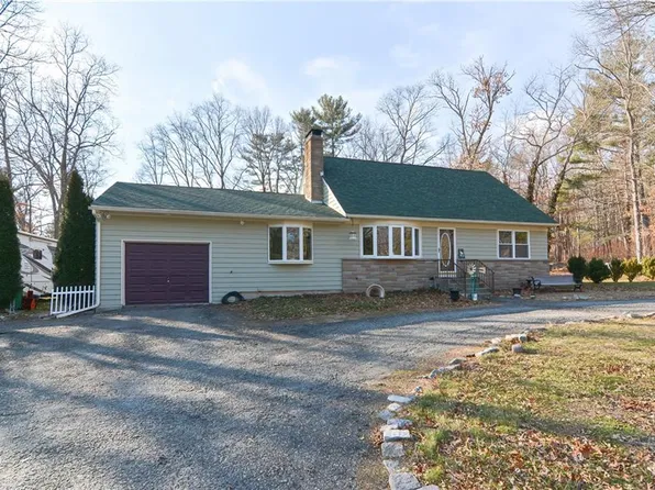 3 Cooke Dr, Scituate, RI 02857