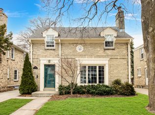 5537 N Bay Ridge Ave, Whitefish Bay, WI 53217