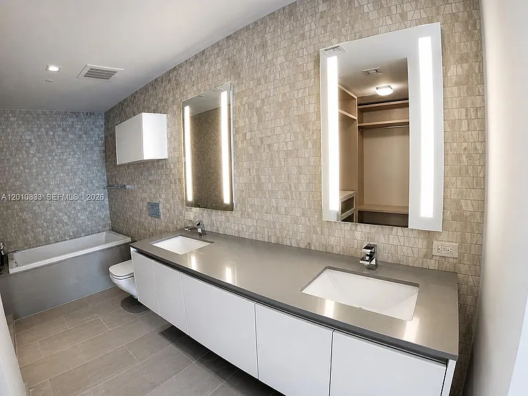 88 SW 7th St #2206 — Photo 25