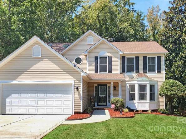 8825 McCartney Way, Charlotte, NC 28216
