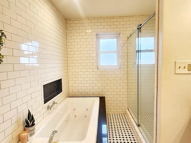 2305 Country Club Dr — Photo 21
