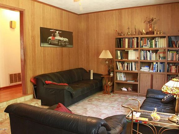 4th image of 5322 Los Santos Way